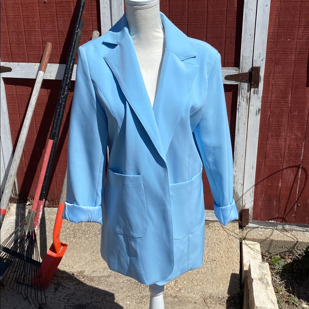 Light blue women’s blazer with shoulder pads - Picture 2 of 8